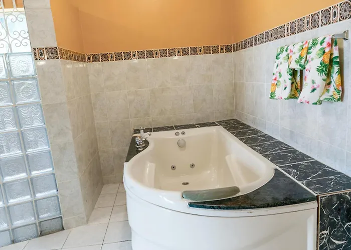 Villa Yanceylargo-6br Two-story Estate With Mountain Views