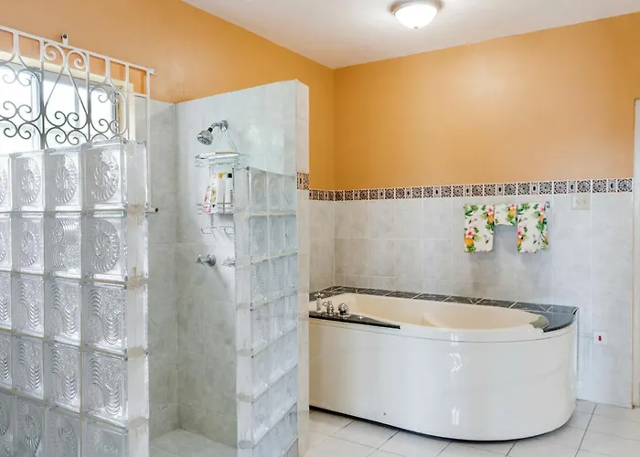 Yanceylargo-6br Two-story Estate With Mountain Views Villa Montego Bay