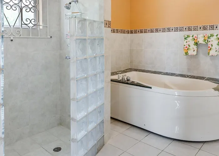 Villa Yanceylargo-6br Two-story Estate With Mountain Views *