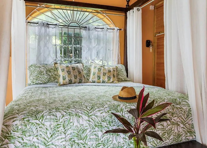 Yanceylargo-6br Two-story Estate With Mountain Views Villa
