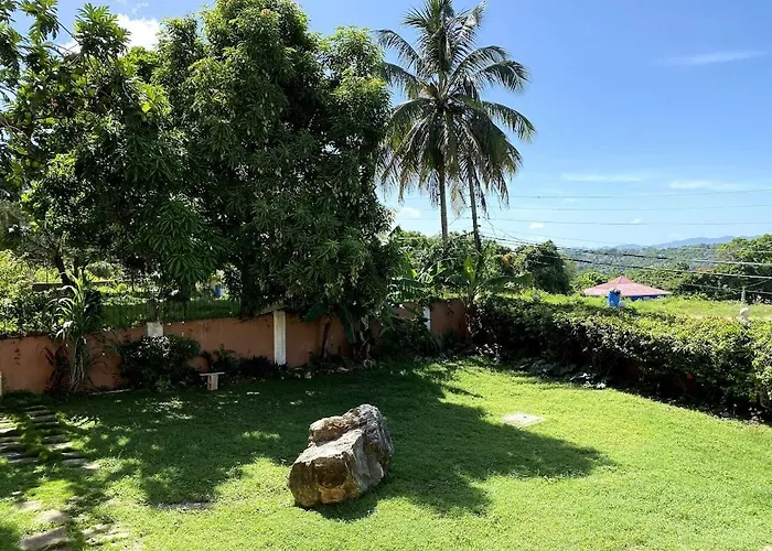 Yanceylargo-6br Two-story Estate With Mountain Views