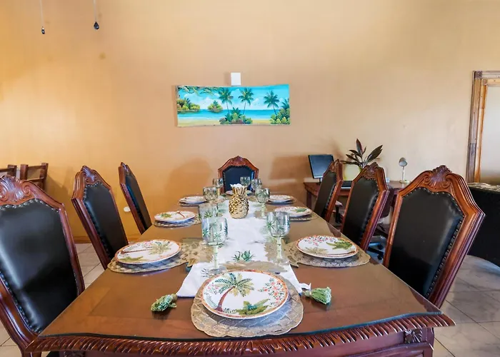 Yanceylargo-6br Two-story Estate With Mountain Views *