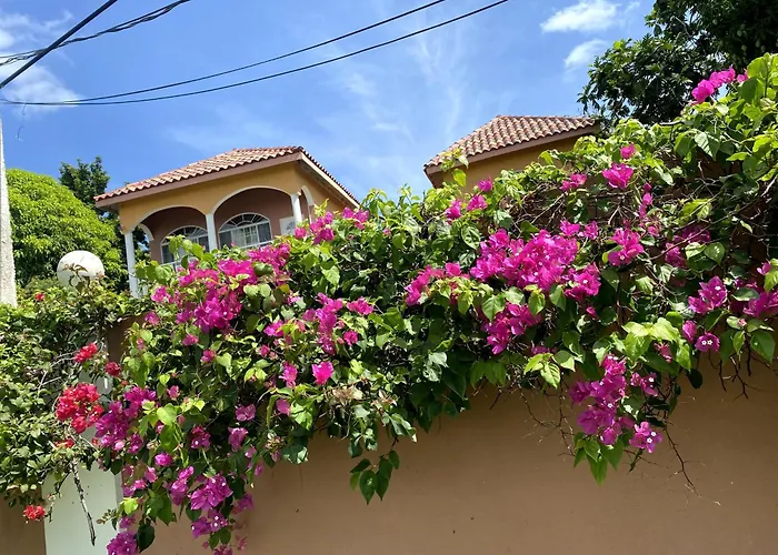 Villa Yanceylargo-6br Two-story Estate With Mountain Views *