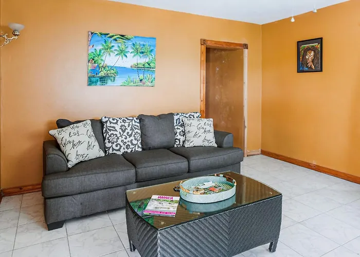 Yanceylargo-6br Two-story Estate With Mountain Views