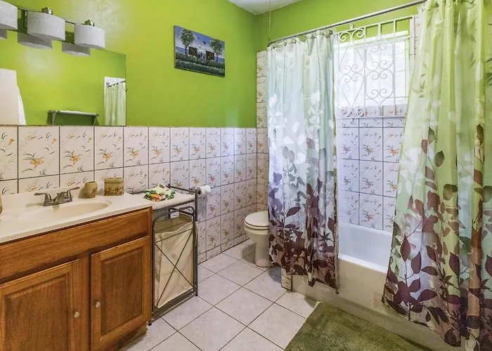 Yanceylargo-6br Two-story Estate With Mountain Views *