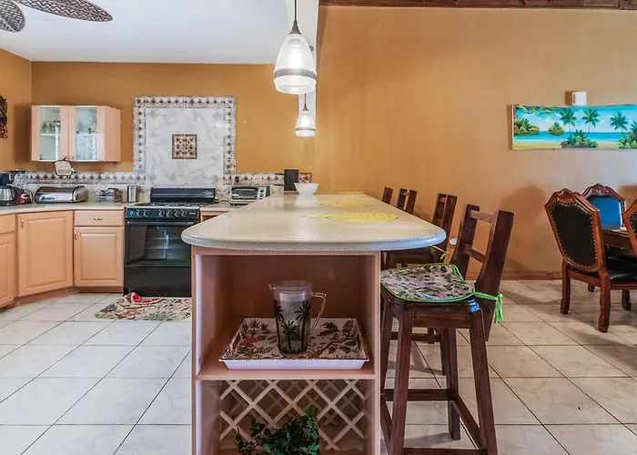 Villa Yanceylargo-6br Two-story Estate With Mountain Views Montego Bay
