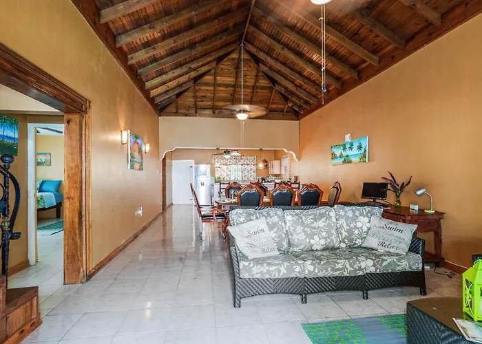 Yanceylargo-6br Two-story Estate With Mountain Views Villa