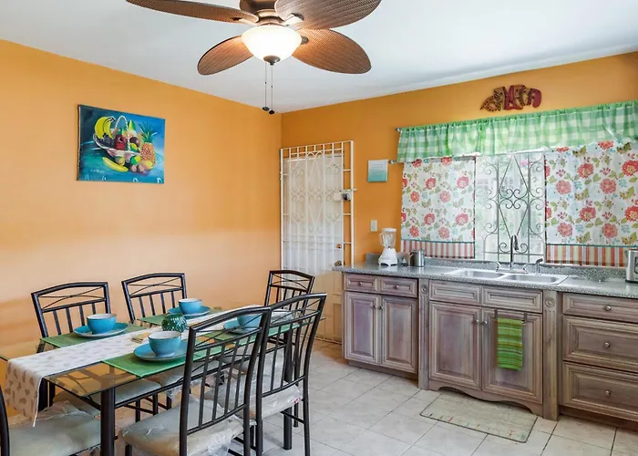 Villa Yanceylargo-6br Two-story Estate With Mountain Views *