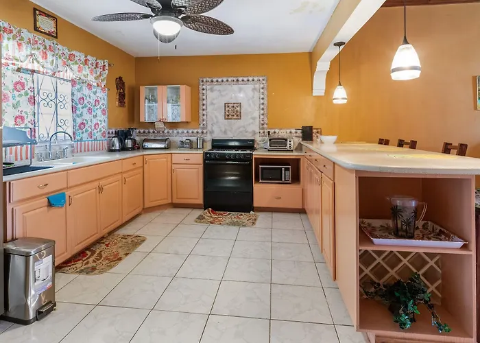 Yanceylargo-6br Two-story Estate With Mountain Views Montego Bay