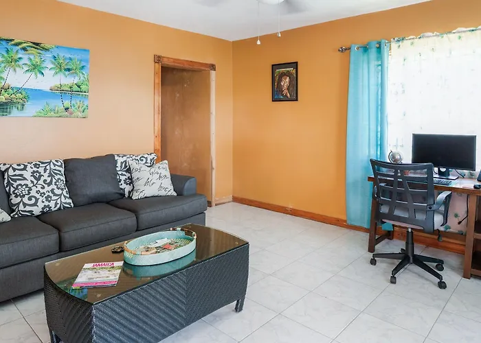 Yanceylargo-6br Two-story Estate With Mountain Views Villa