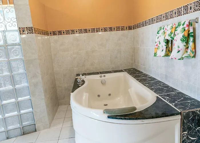Yanceylargo-6br Two-story Estate With Mountain Views Montego Bay