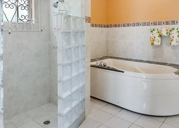 Yanceylargo-6br Two-story Estate With Mountain Views Villa Montego Bay