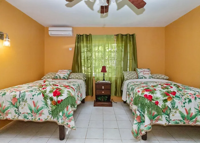 Yanceylargo-6br Two-story Estate With Mountain Views Villa
